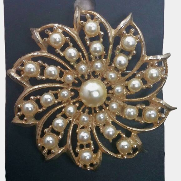 Vintage Sunburst Brooch Faux Pearl Gold Tone Spiral Pin Retro Flower Open Work - Picture 5 of 9